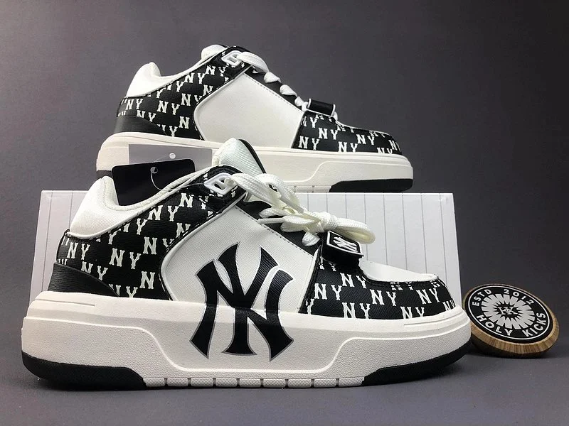 MLB New York Yankees Black Sneakers