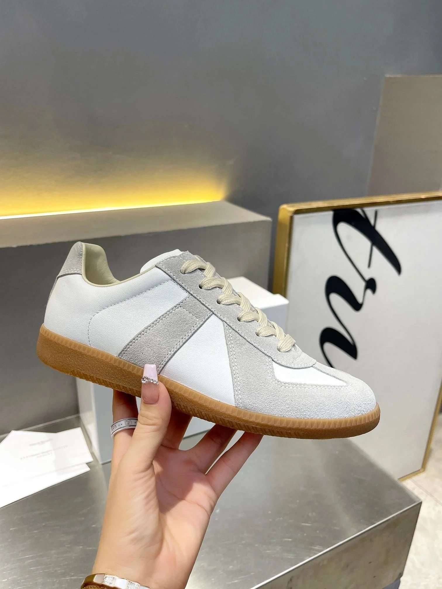 Maison Margiela Maison Margiela Replica Sneakers in White and Grey White