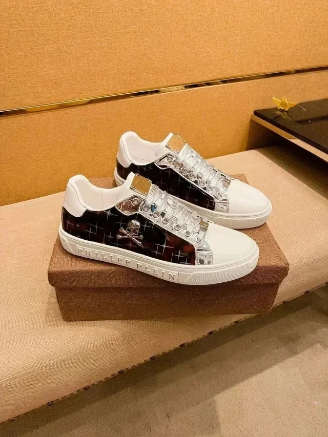 Louis Vuitton Sneakers Low-top lace-up product detail image 1