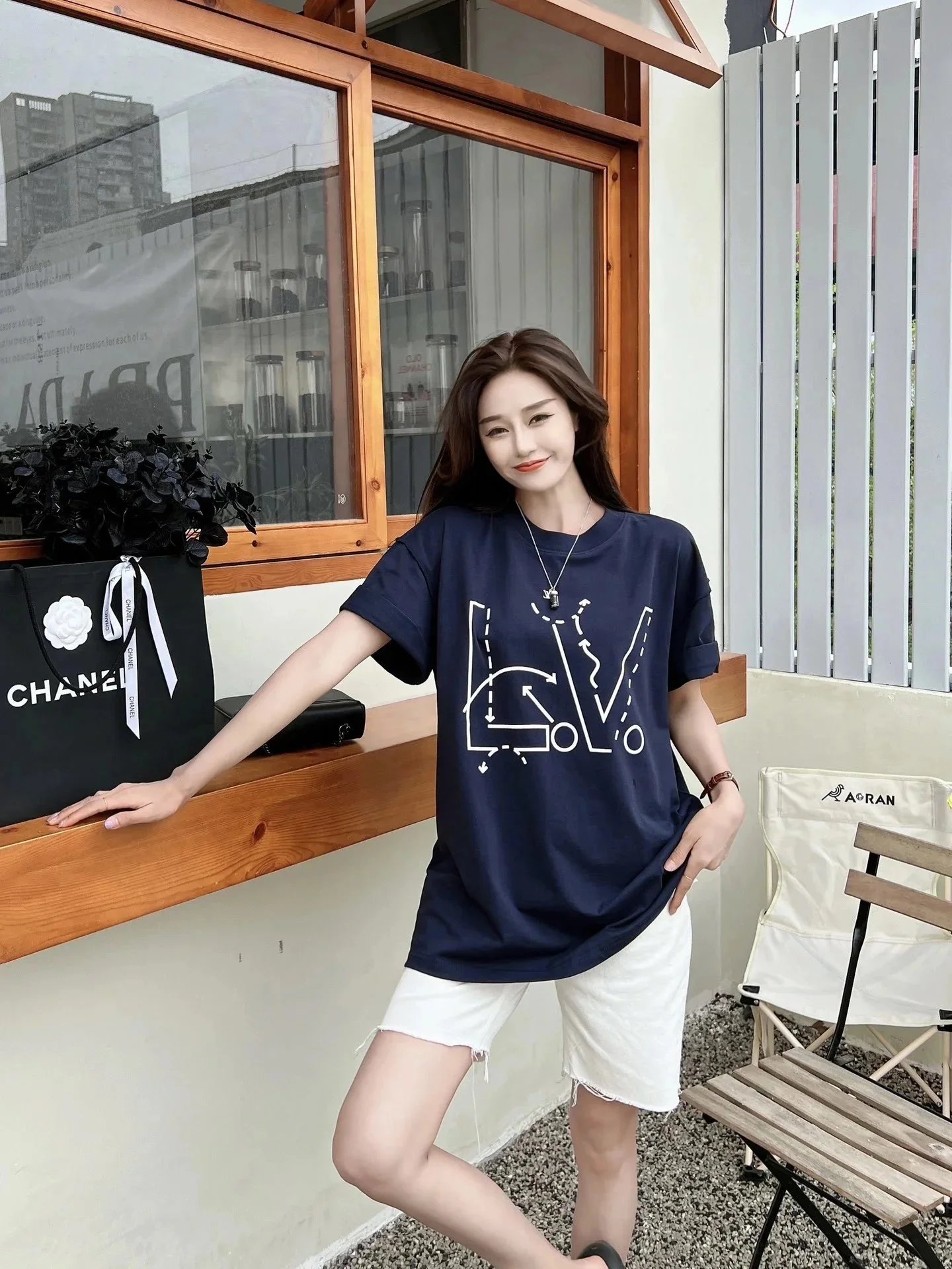 Louis Vuitton Lv Graphic Print Oversized T-Shirt/Shorts