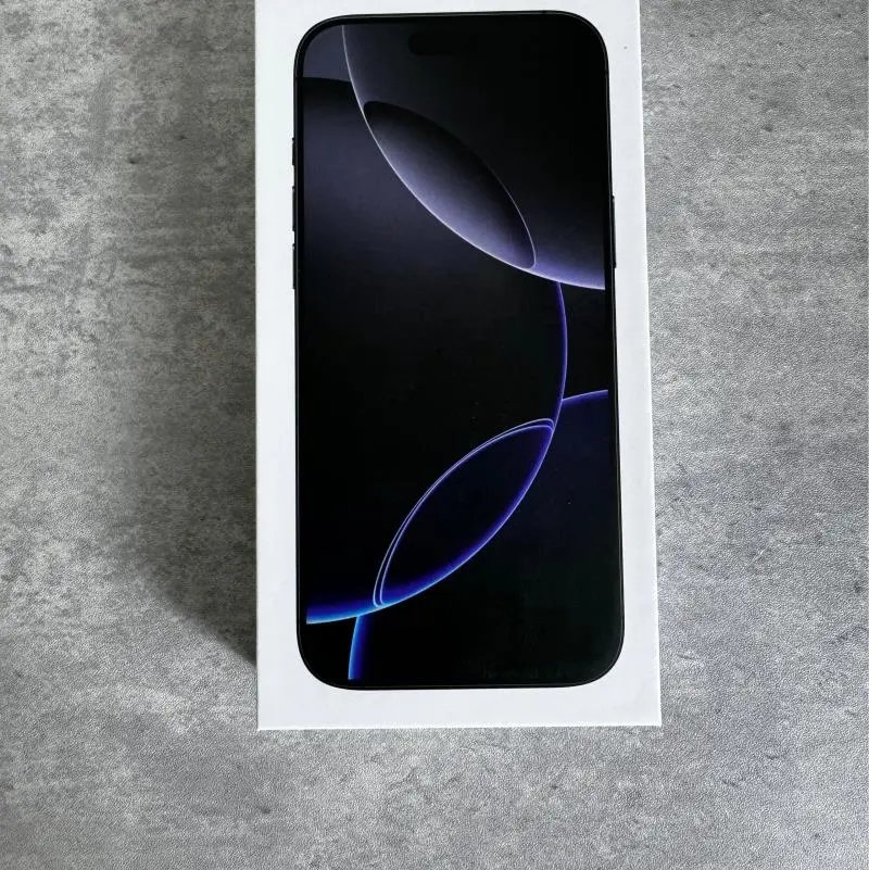 Apple Dual-Camera Smartphone — iPhone16 Pro Max black