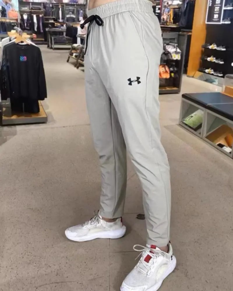 Under Armour Under Armour Tech Fleece Slim-Fit Pants in Light Grey Grey