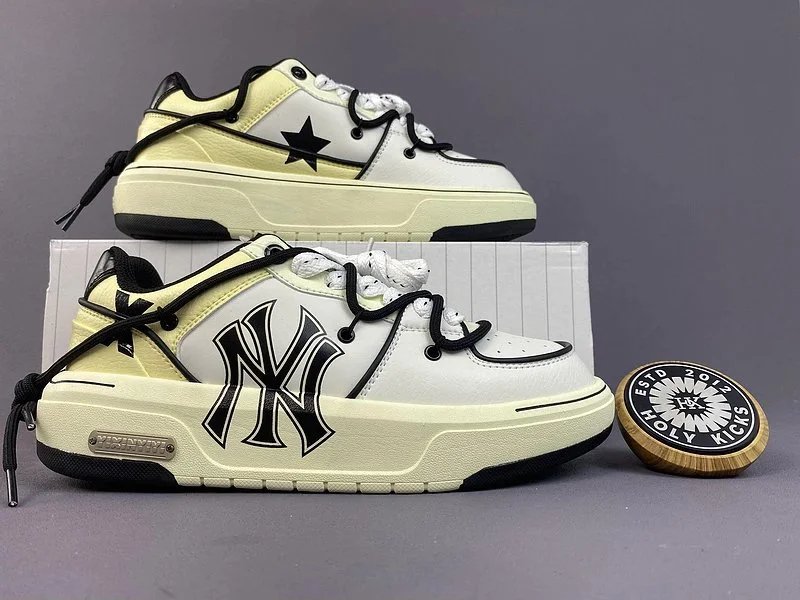 Holy Kicks Holy Kicks x New York Yankees Low-Top Sneakers Cream White White