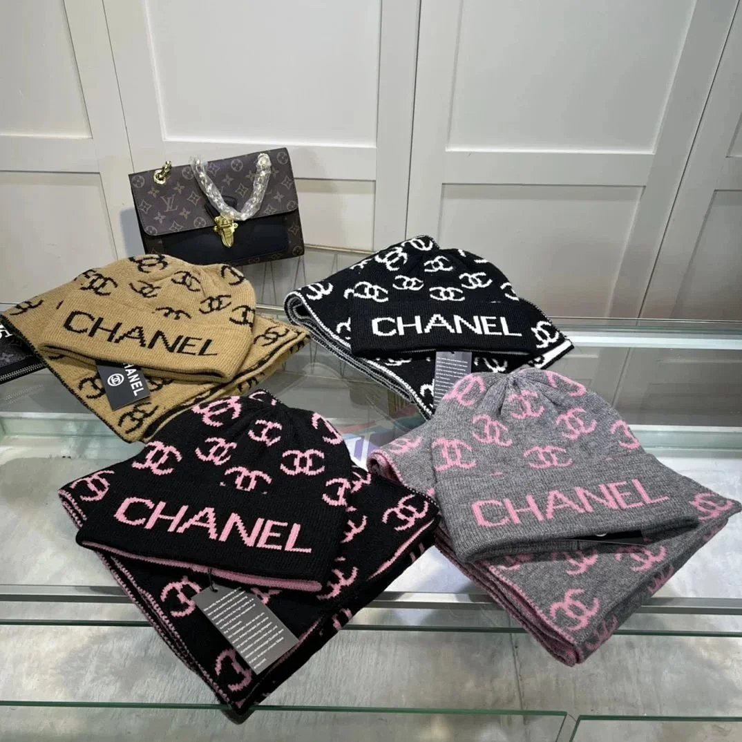 Prada Logo-Embroidered Black Knit Beanie, Scarf and Touchscreen Gloves Set Knit Gloves product detail 11 in Litbuy spreadsheet finds