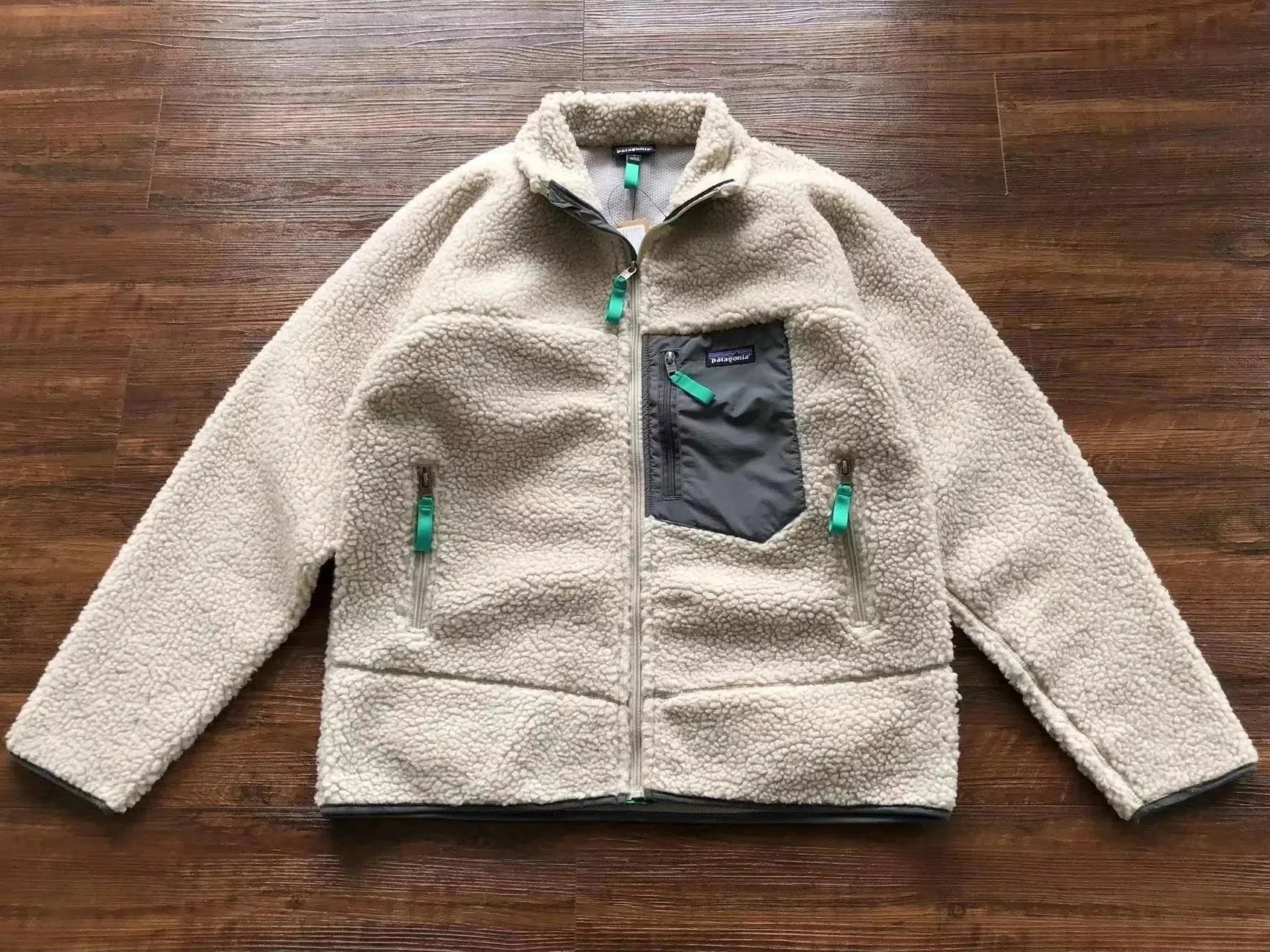 Patagonia Patagonia Classic Retro Nuptse Jacket in Cream White Beige