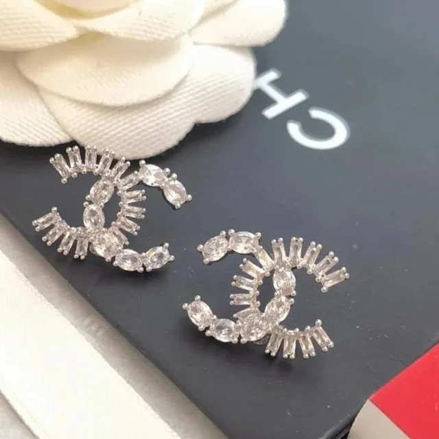 Chanel Jewelry CC Logo Earrings product detail image 5