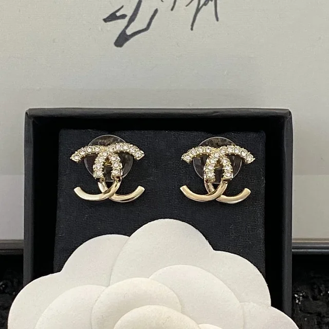 Chanel Jewelry CC Logo Earrings product detail image 7