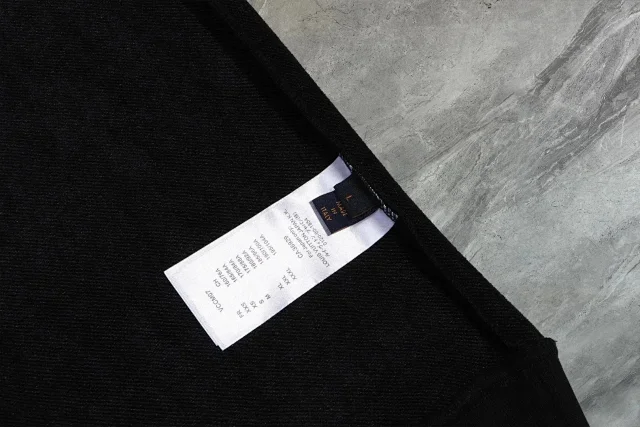 Louis Vuitton Hoodies & Sweatshirts Graphic Crewneck Sweatshirt product detail image 9