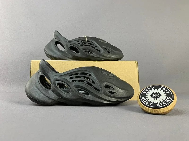 Yeezy Foam Runner Onyx Black Slides