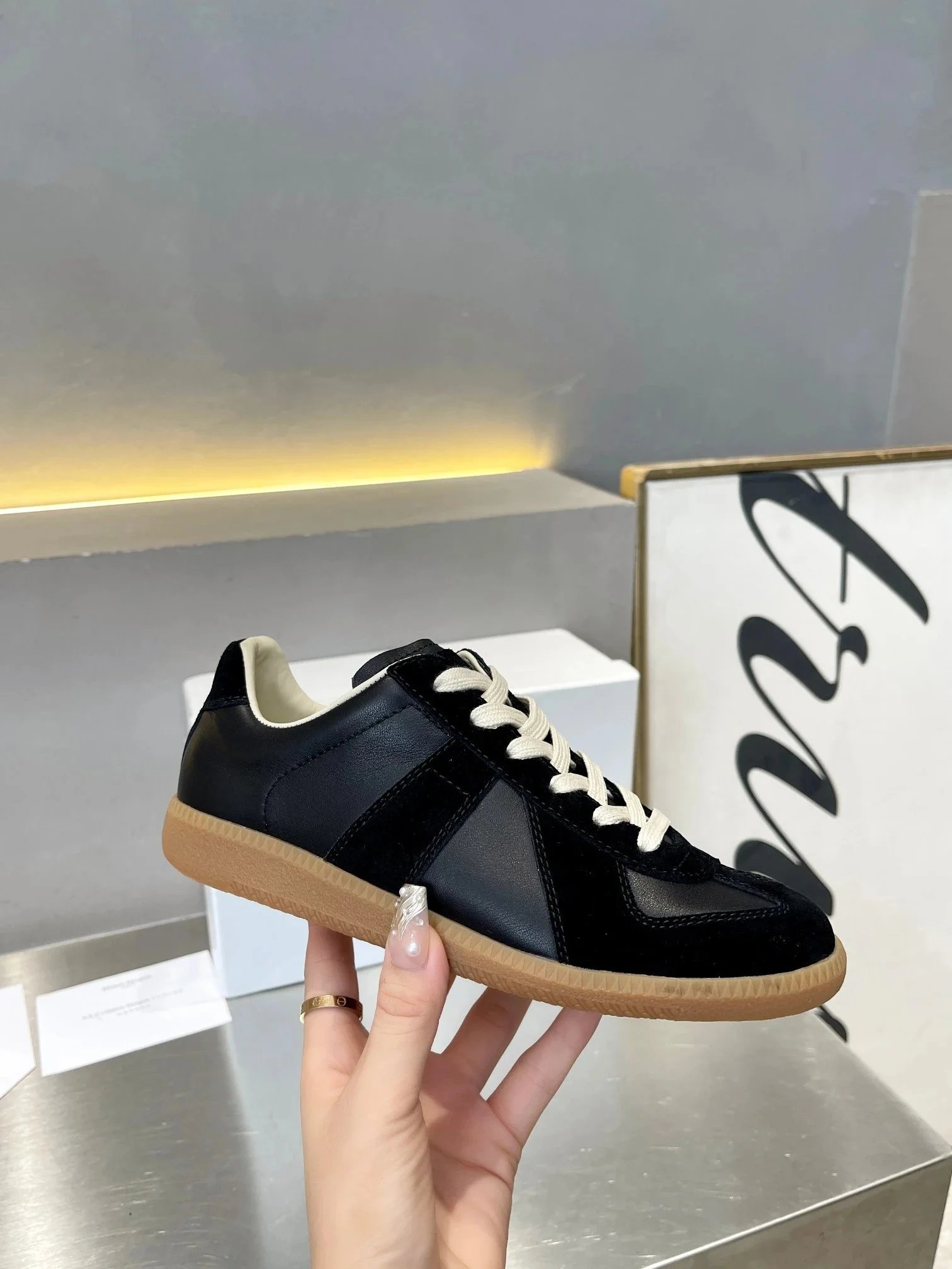 Maison Margiela Maison Margiela Replica Sneakers in Black and Cream Black