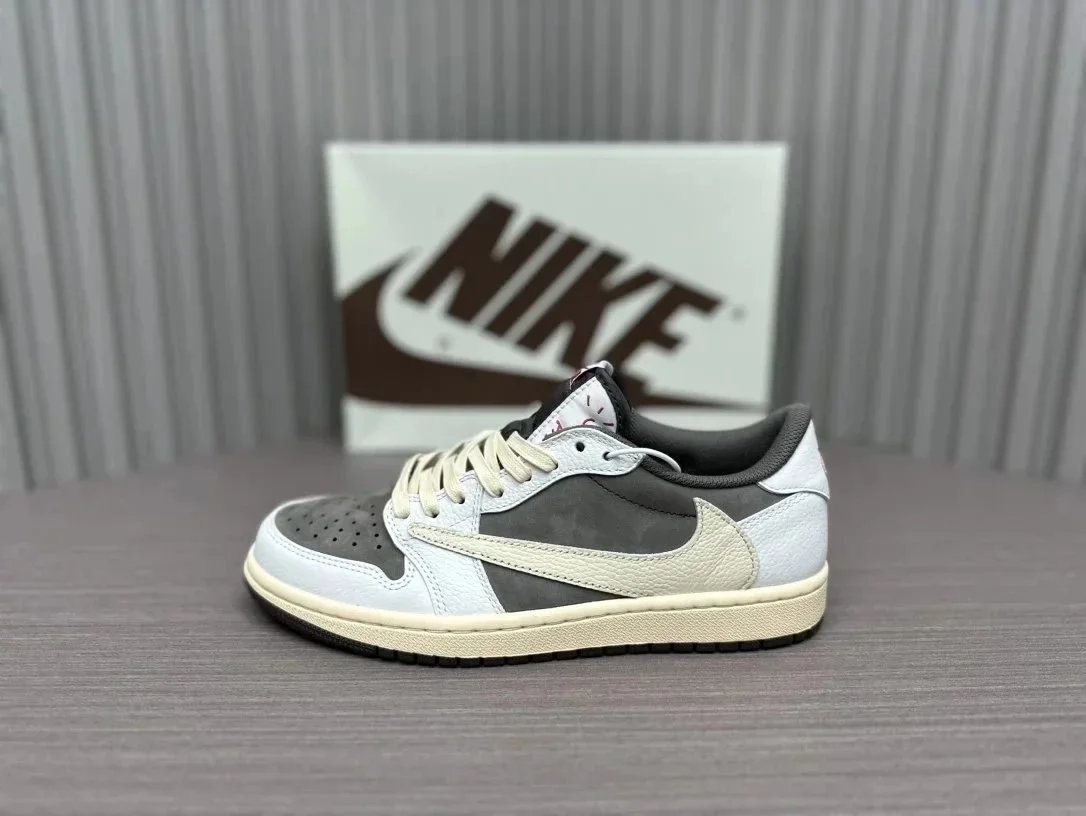 Nike Air Jordan 1 Low Sneakers