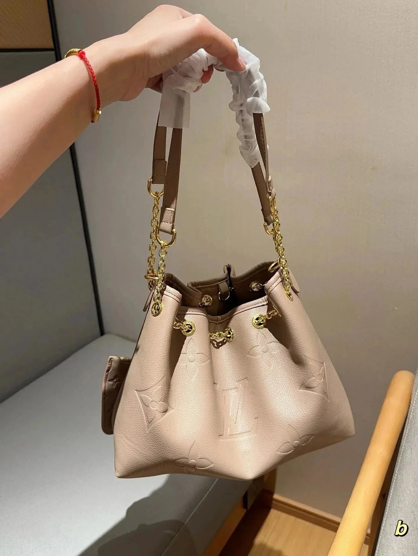 050301006-浅咖色（Size：28×20×11cm）