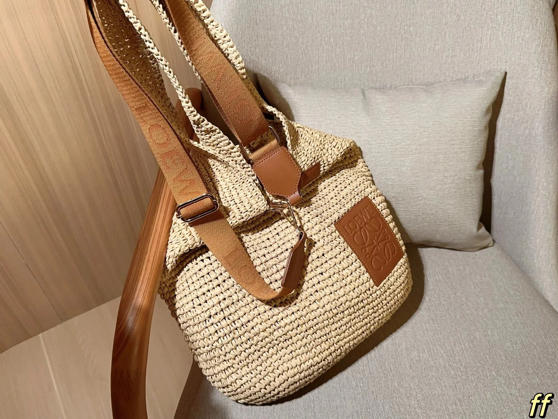 Loewe Raffia Beige B