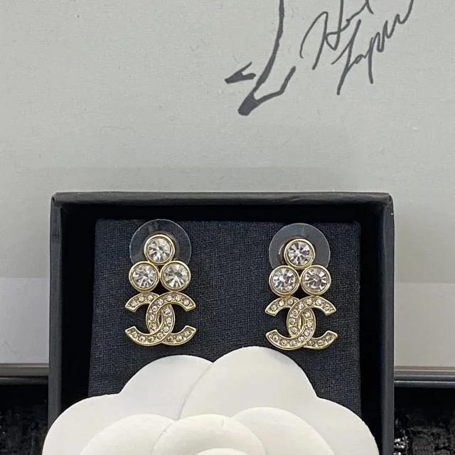 Chanel Jewelry CC Logo Earrings product detail image 9