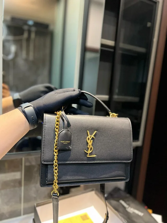 Saint Laurent Crossbody Bags Logo flap and chain-strap designs product detail image 9
