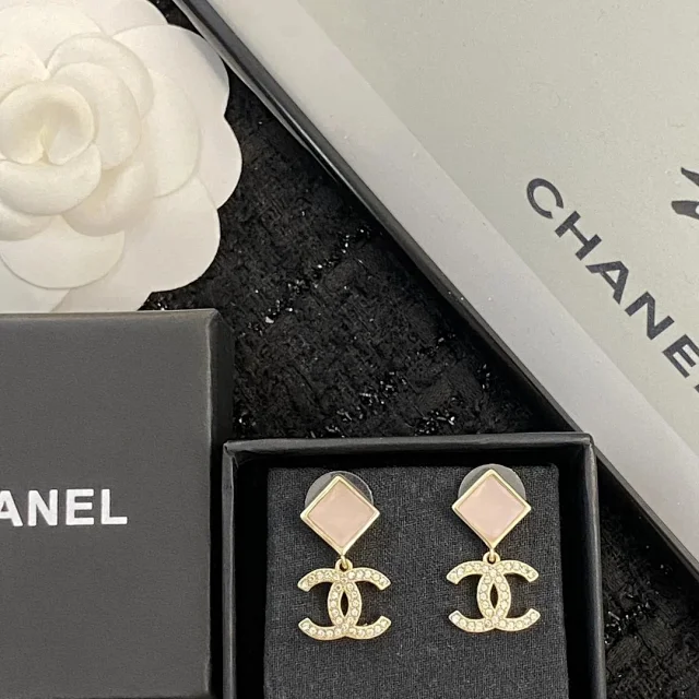 Chanel Jewelry CC Logo Earrings product detail image 8