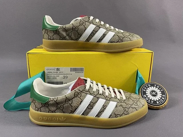 Gucci Sneakers Adidas Gazelle three-stripe product detail image 12