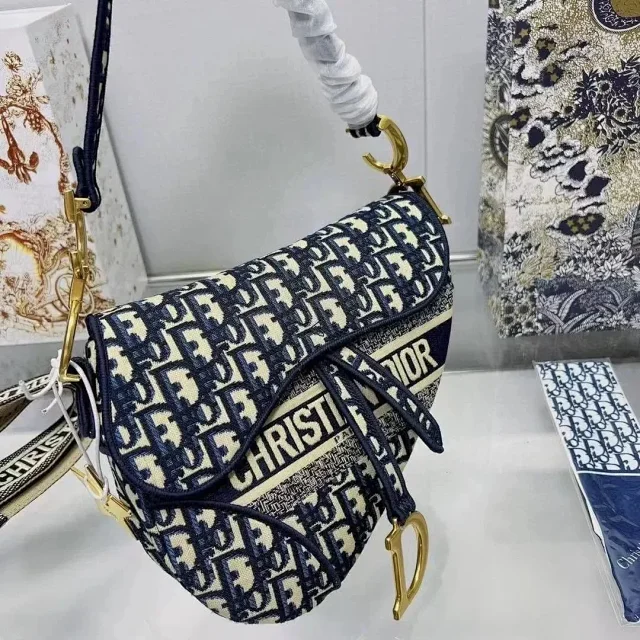 Louis Vuitton Crossbody Bags Monogram Zip Bag with Detachable Pouch product detail image 6