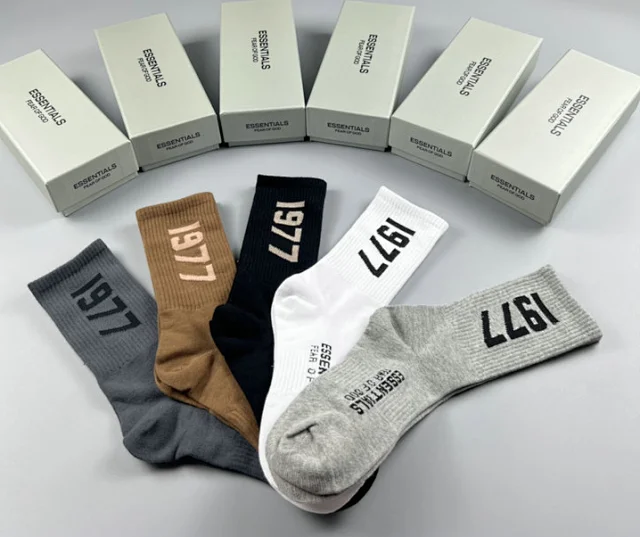 Fear of God Socks Essentials Logo Crew product detail image 5