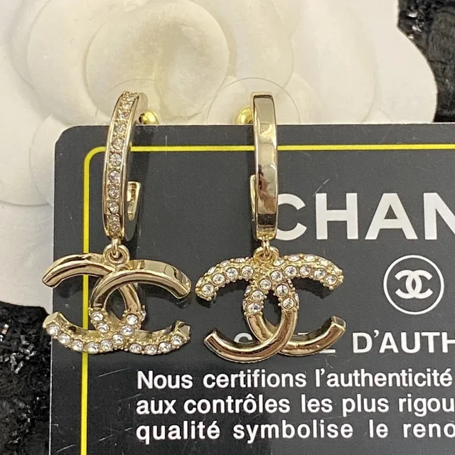 Chanel Jewelry CC Logo Earrings product detail image 3