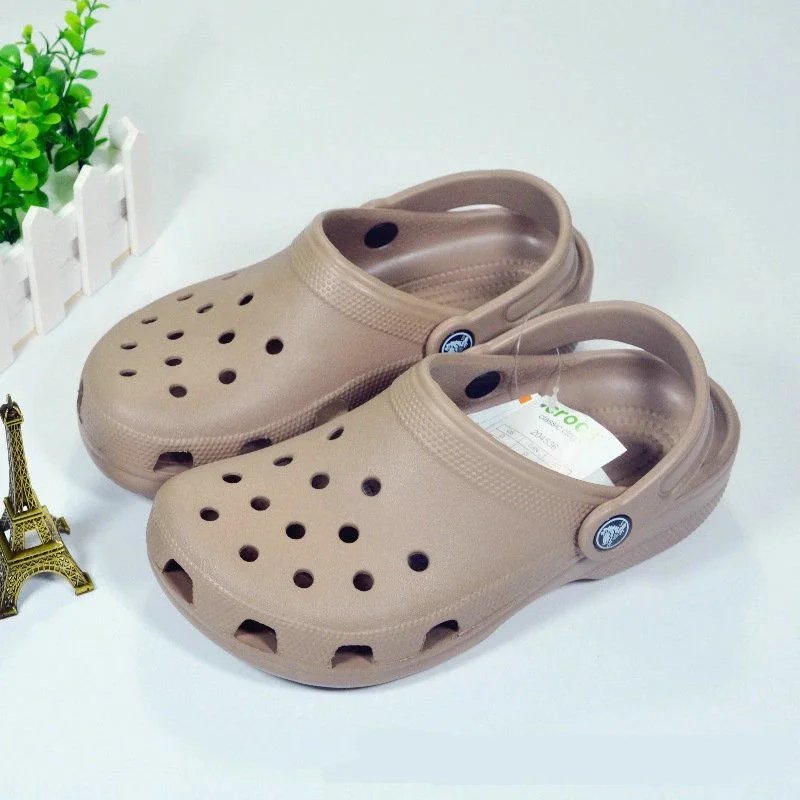 Crocs Crocs Classic Clogs in Khaki Brown