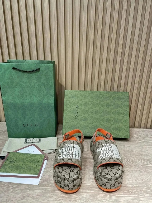 Gucci Slippers Logo product detail image 10