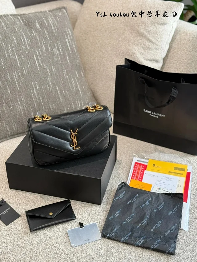 Saint Laurent Crossbody Bags Logo flap and chain-strap designs product detail image 10