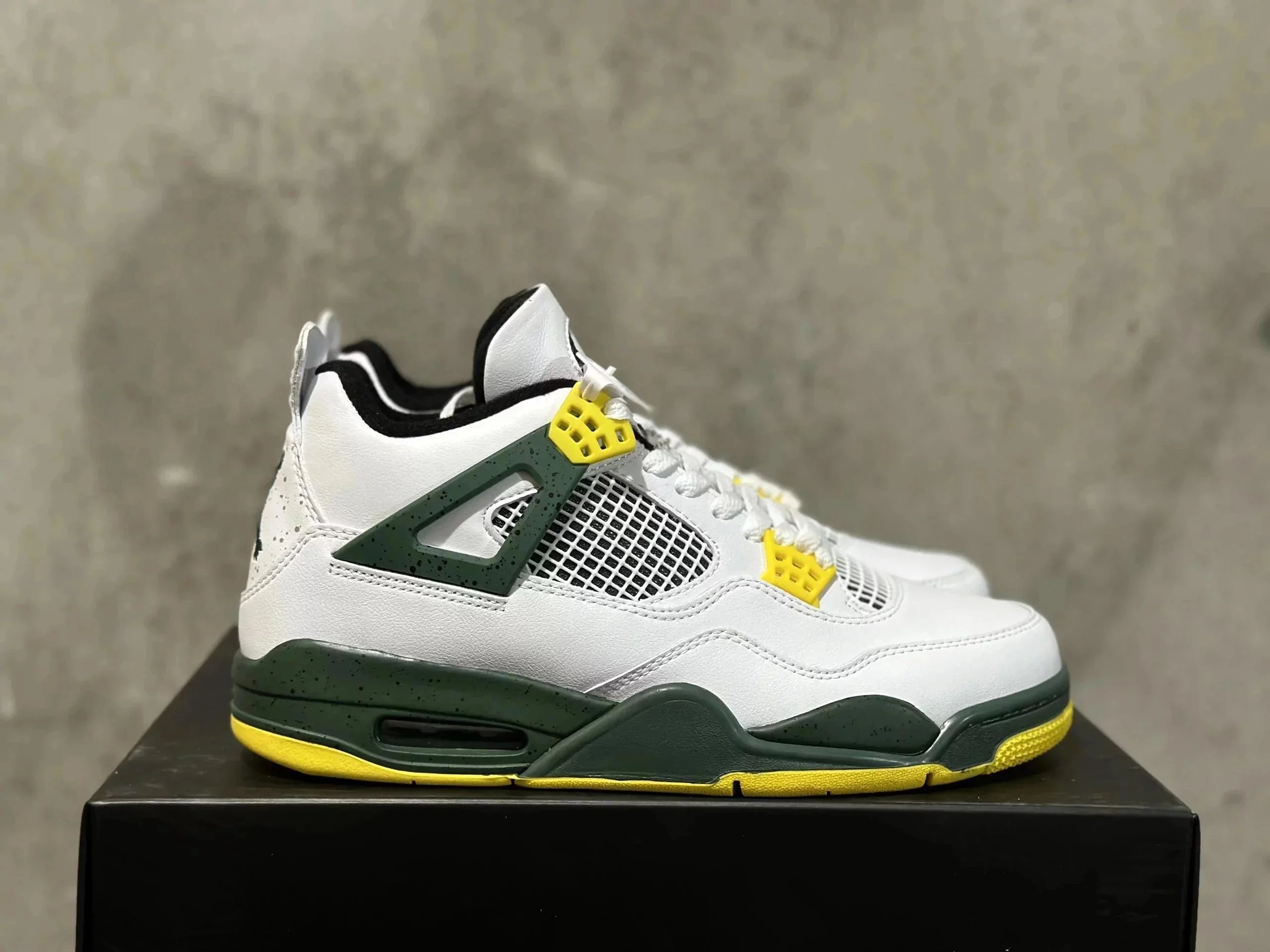 Air Jordan 4 Retro 'Oregon Green' Sneakers