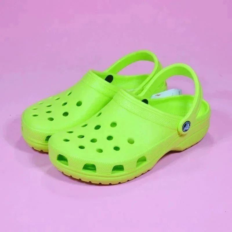 Crocs Crocs Classic Clogs in Neon Green Green