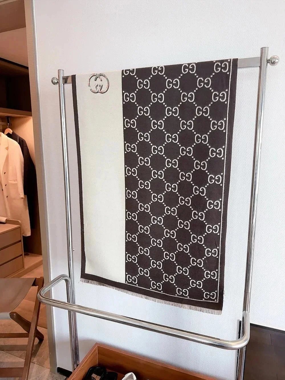 Gucci GG Monogram Double-Sided Shawl Black Scarves product detail 9 in Litbuy spreadsheet finds