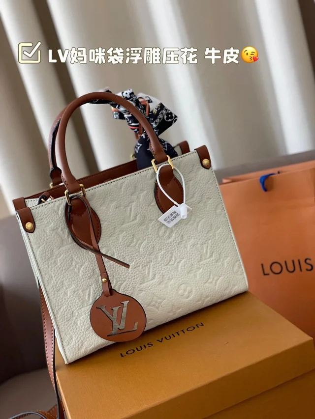 Louis Vuitton Monogram Handbag product detail image 4