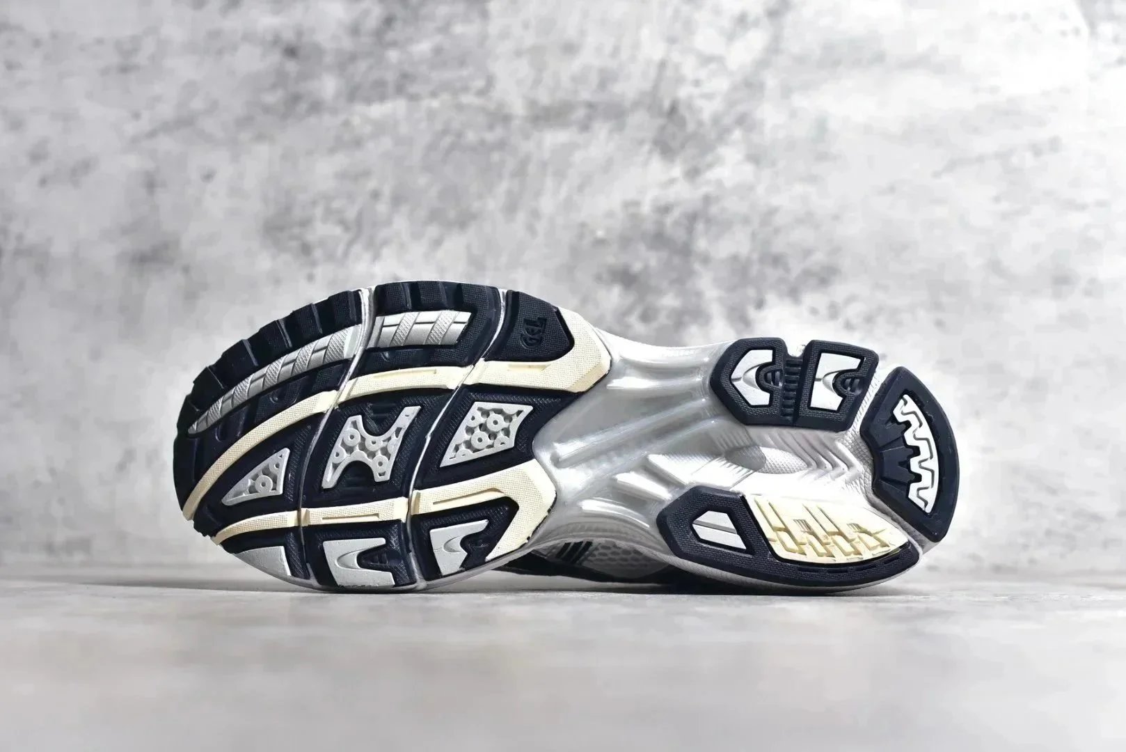 Asics Gel-Kayano 14 Silver Mesh Running Shoes - 9