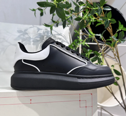 Alexander McQueen Alexander McQueen Black & White Leather Sneakers Black