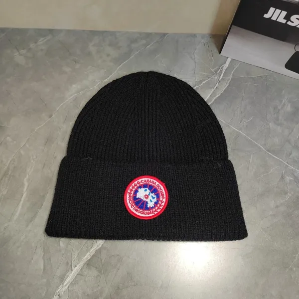 Canada Goose Arctic Program Beanie Lime Green - 9