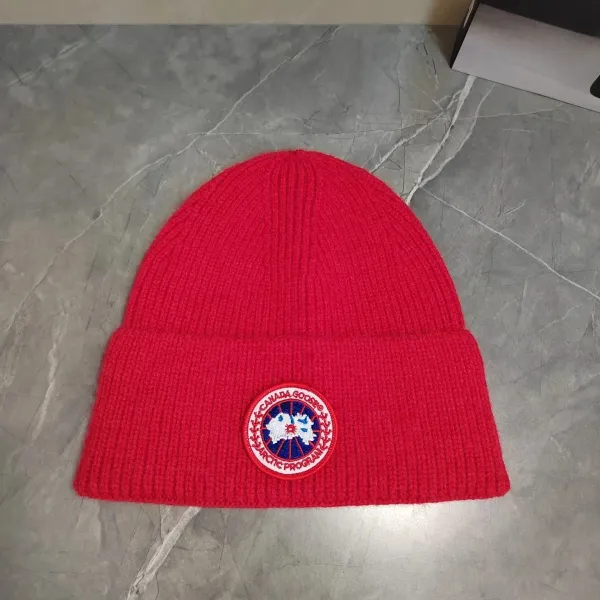 Canada Goose Arctic Program Beanie Lime Green - 2