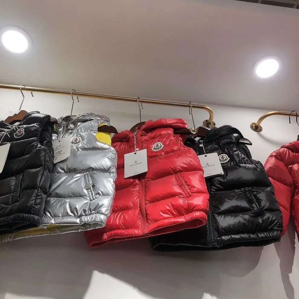 Moncler Kids Hooded Down Vest Red - 2