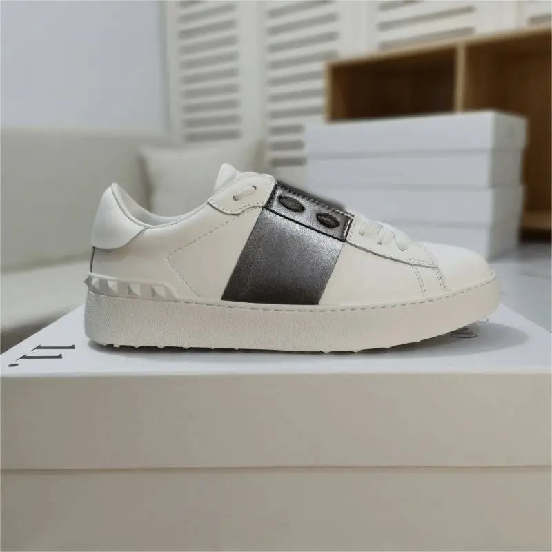 Valentino Rockstud Spike Leather Sneakers - 001521