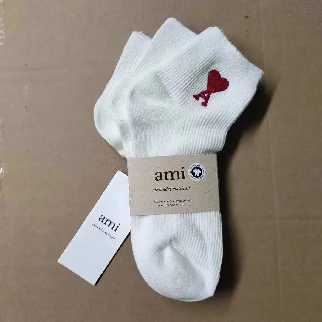 AMI Alexandre Mattiussi Ami Alexandre Mattiussi White Socks with Red Heart Logo White