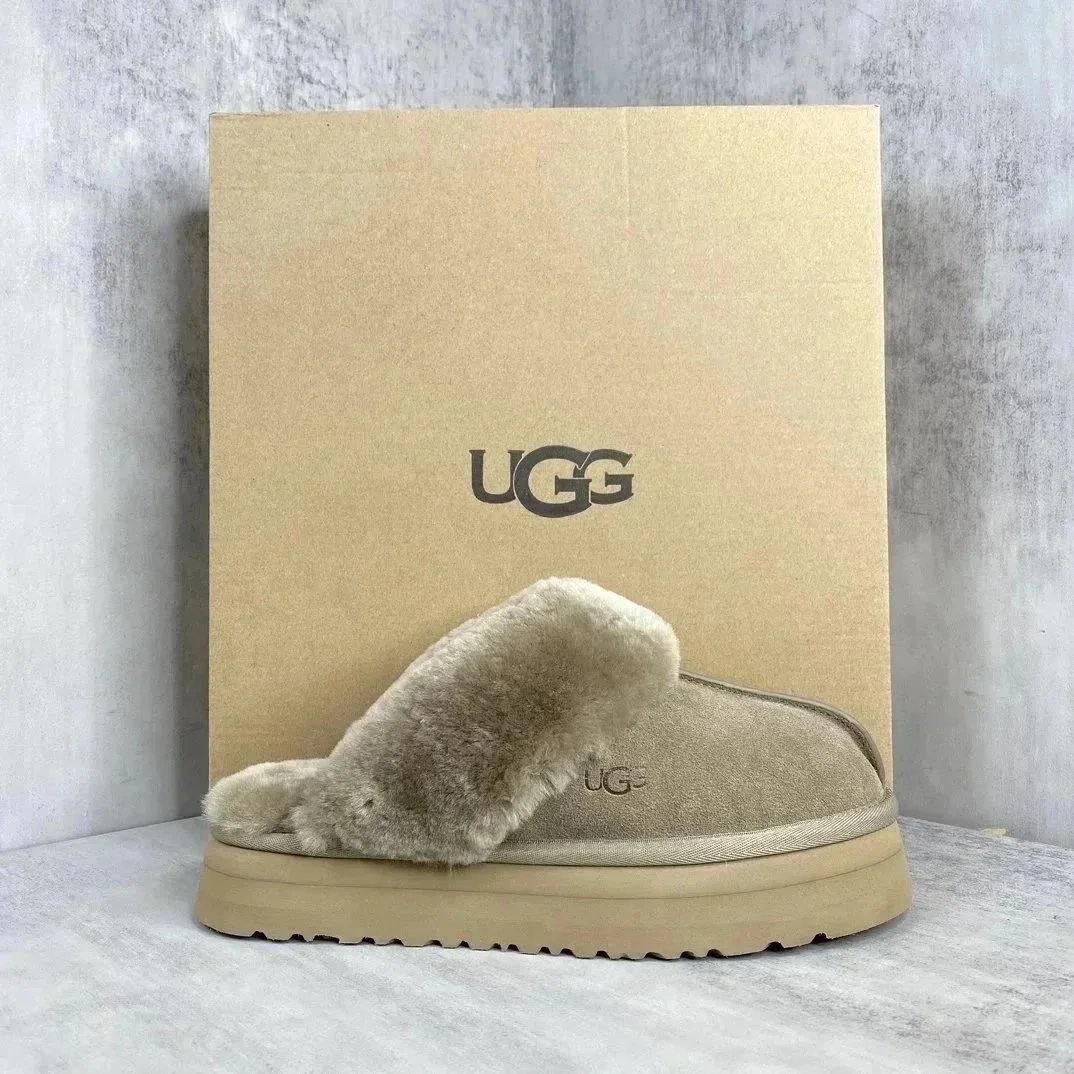 UGG UGG Scuffette II Slippers in Taupe Beige