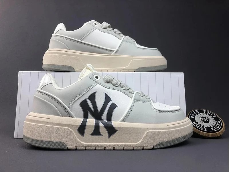 New York Yankees x Holy Kicks Low-Top Chunky Sneakers Light Gray / White