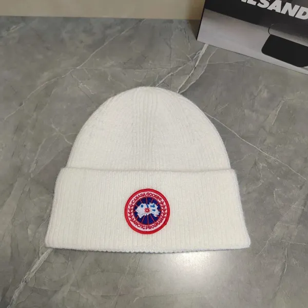 Canada Goose Arctic Program Beanie Lime Green - 8