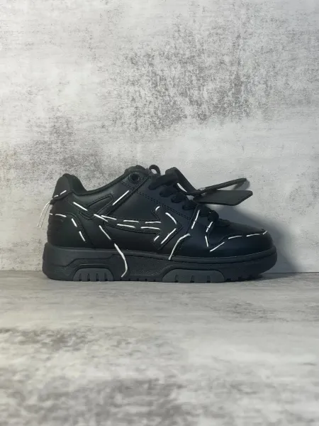 Off-White Diagonal Arrow Low Black Sneakers - 1
