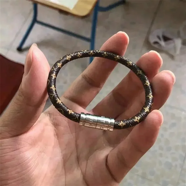 Louis Vuitton Jewelry Cord and crystal bangle bracelet styles product detail image 2