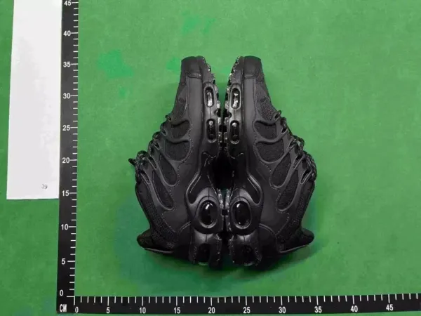 Nike Air Max Plus Black Sneakers - 6