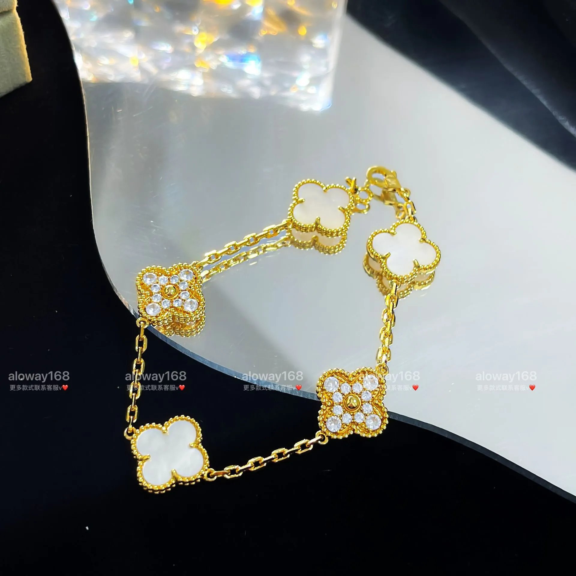 Gold White Mother-of-Pearl (With 3+2 Diamonds)