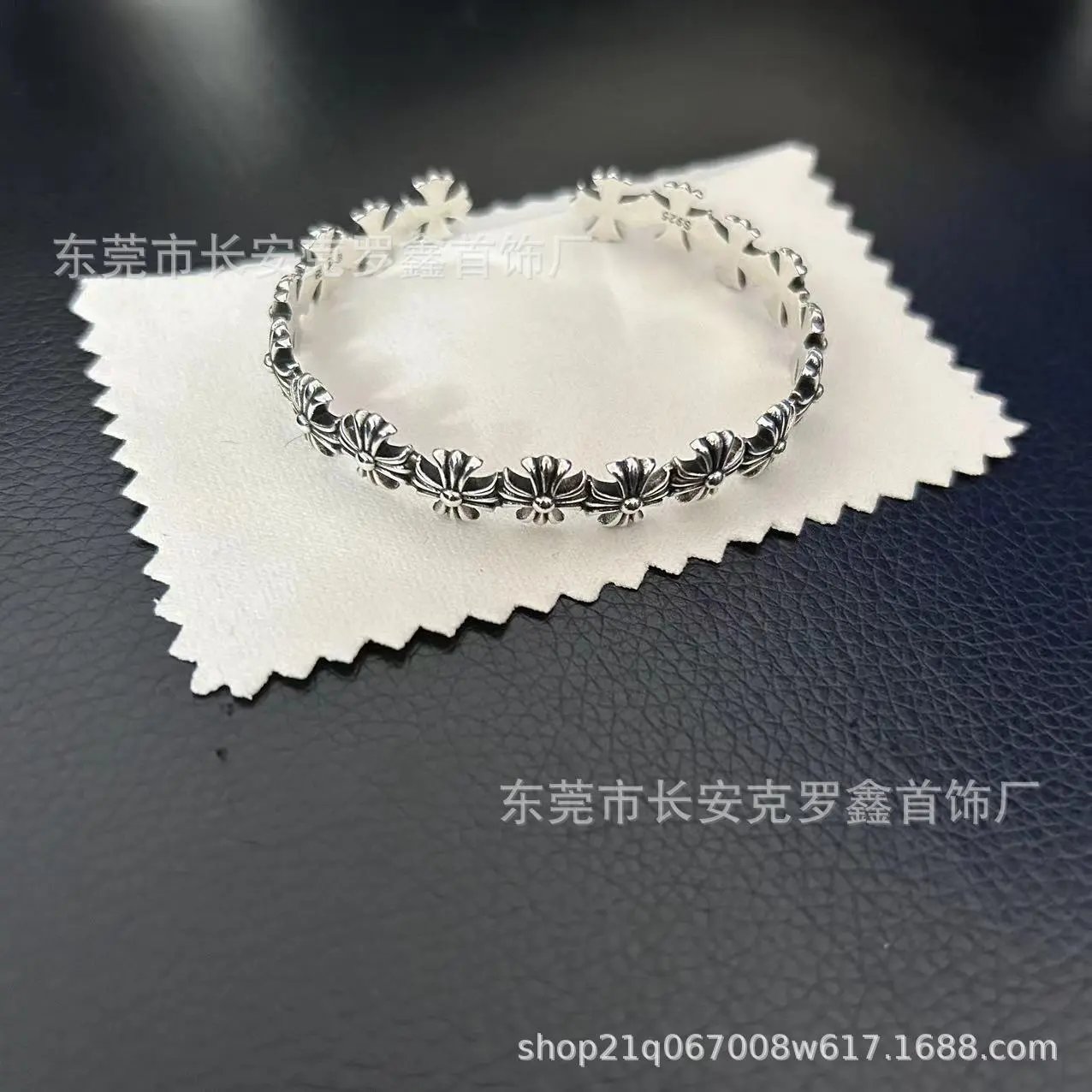 新款十字架手镯