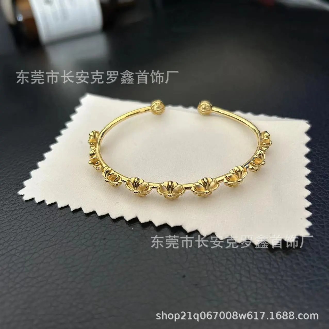 金色十字架手镯
