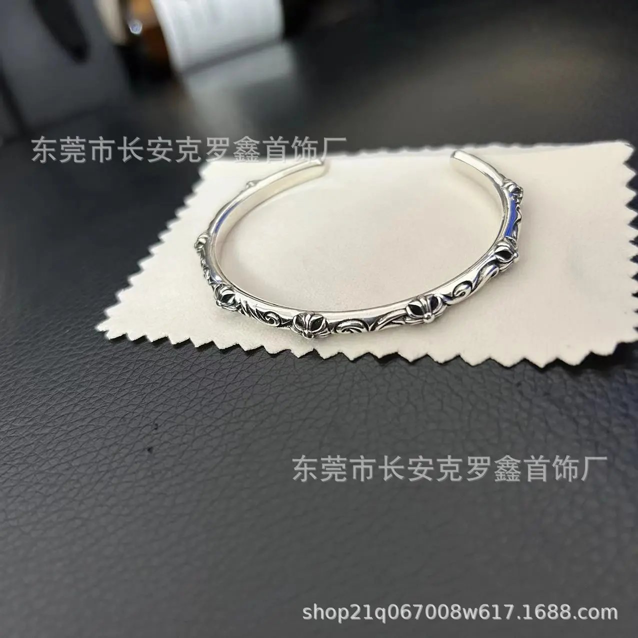 凸出手镯