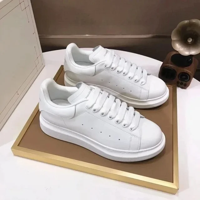 Alexander McQueen Sneakers Oversized low-top lace-up product detail image 1