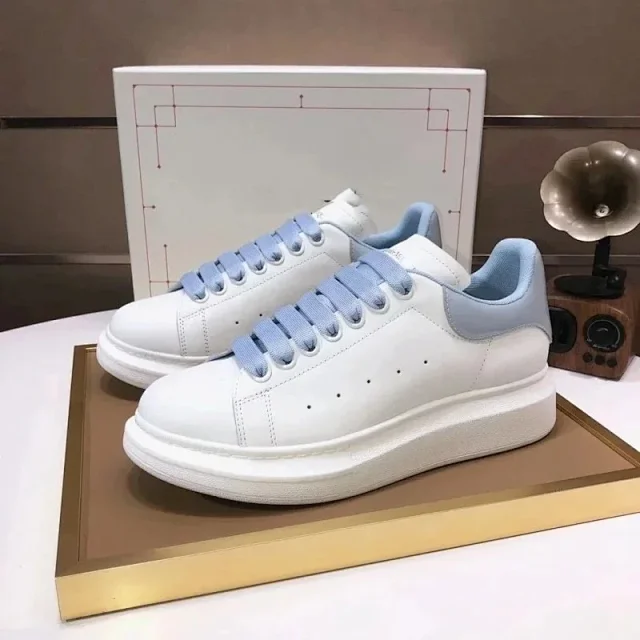 Alexander McQueen Sneakers Oversized low-top lace-up product detail image 2